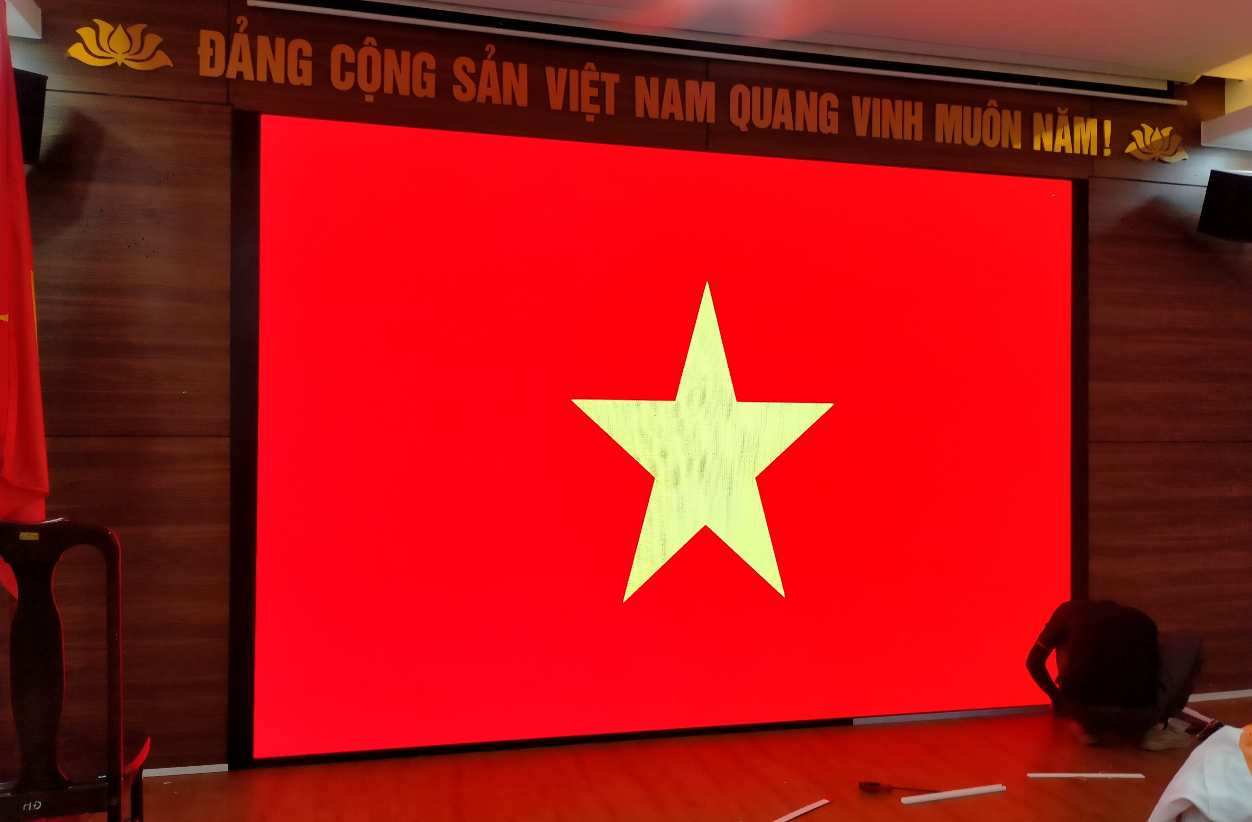 Ứng dụng LED P2.5 GOB full color trong nhà làm màn hình chiếu