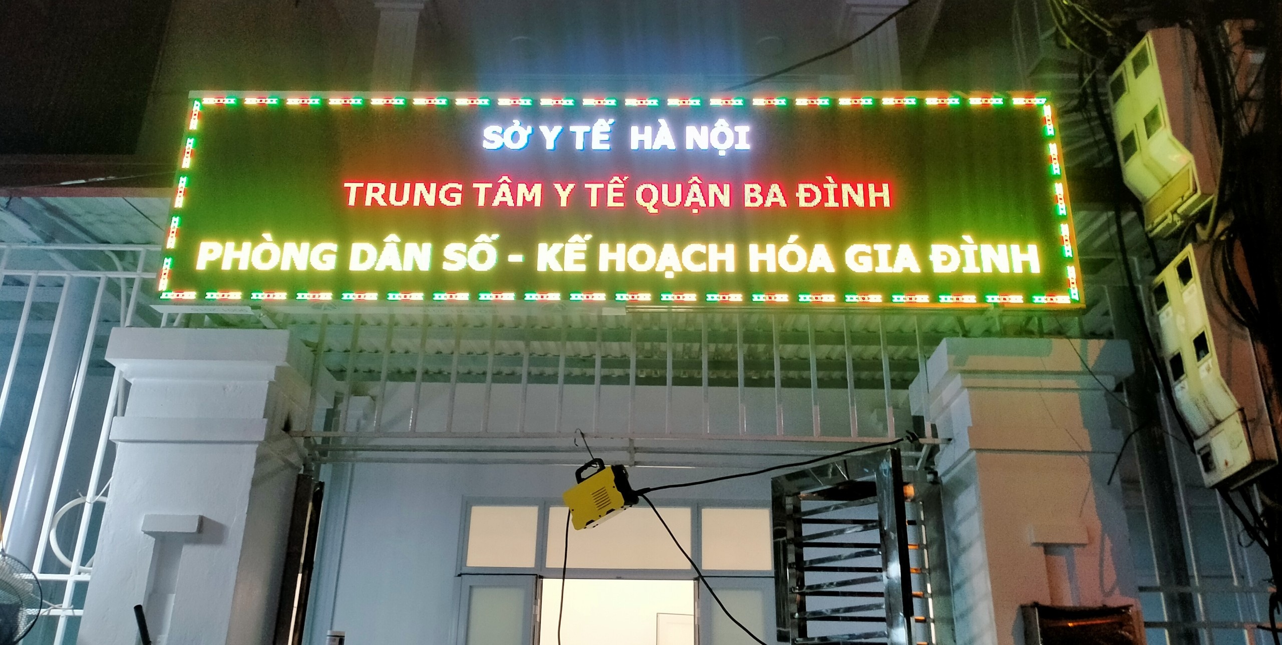 P10 3 màu DIP ứng dụng trong thiết kế biển quảng cáo LED trung tâm y tế