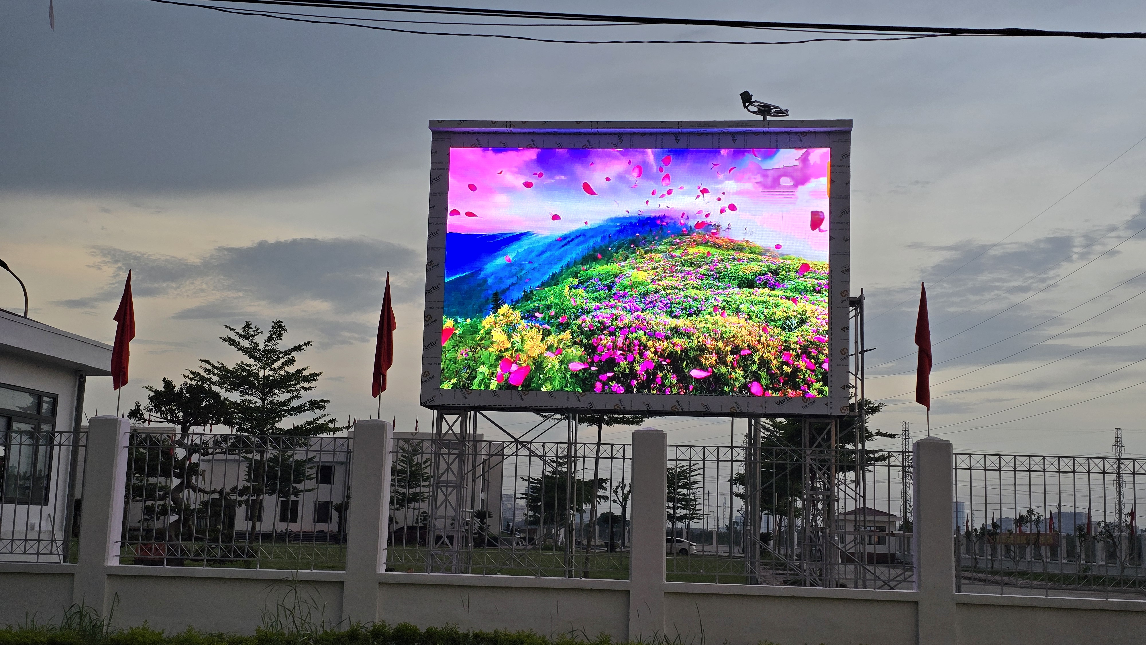 Tấm Module Led P5 Full Outdoor ứng dụng lắp đặt màn hình quảng cáo ngoài trời