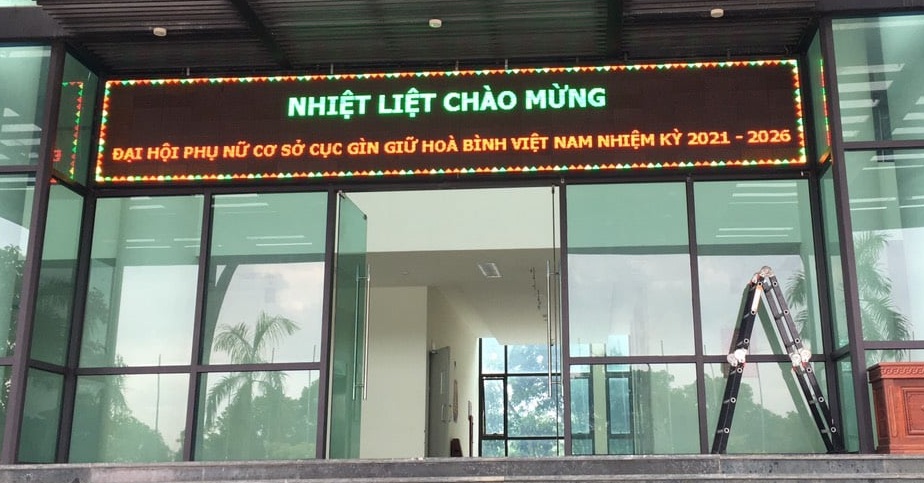 Ứng dụng tấm Led P10 outdoor 3 màu YLR