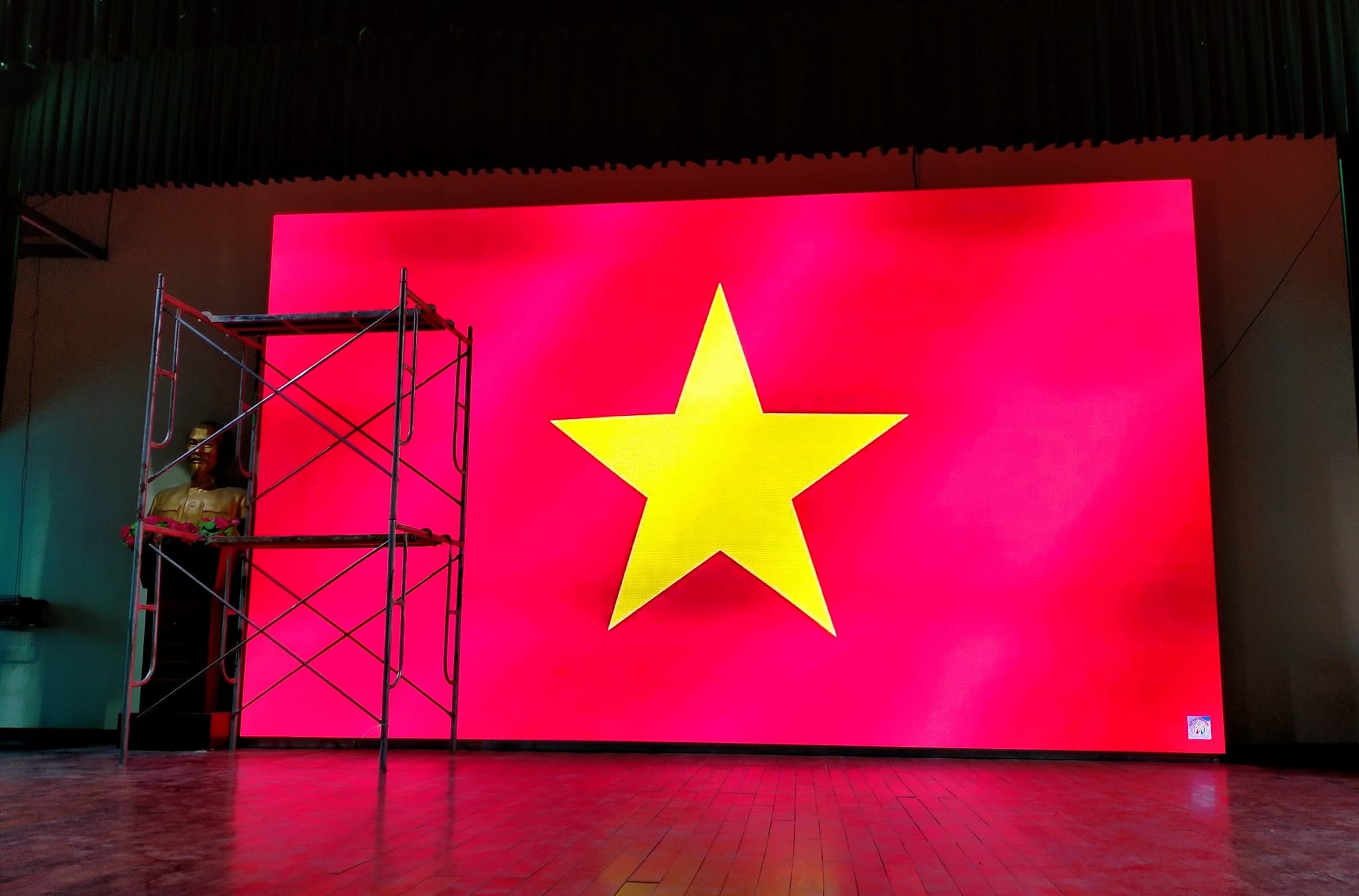 Thi công lắp đặt tấm màn hình Led P3 full indoor Dotcom