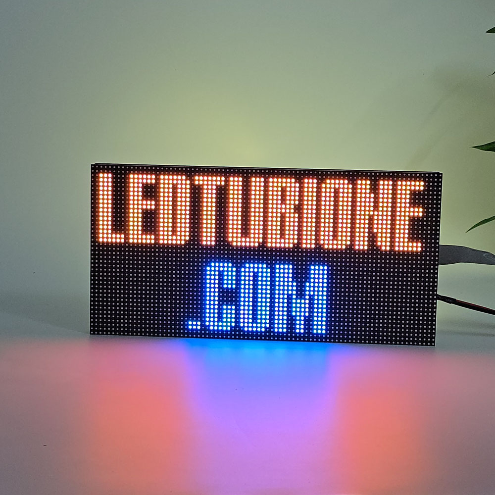 Test thử tấm Led P4 full outdoor Dotcom trước khi bàn giao