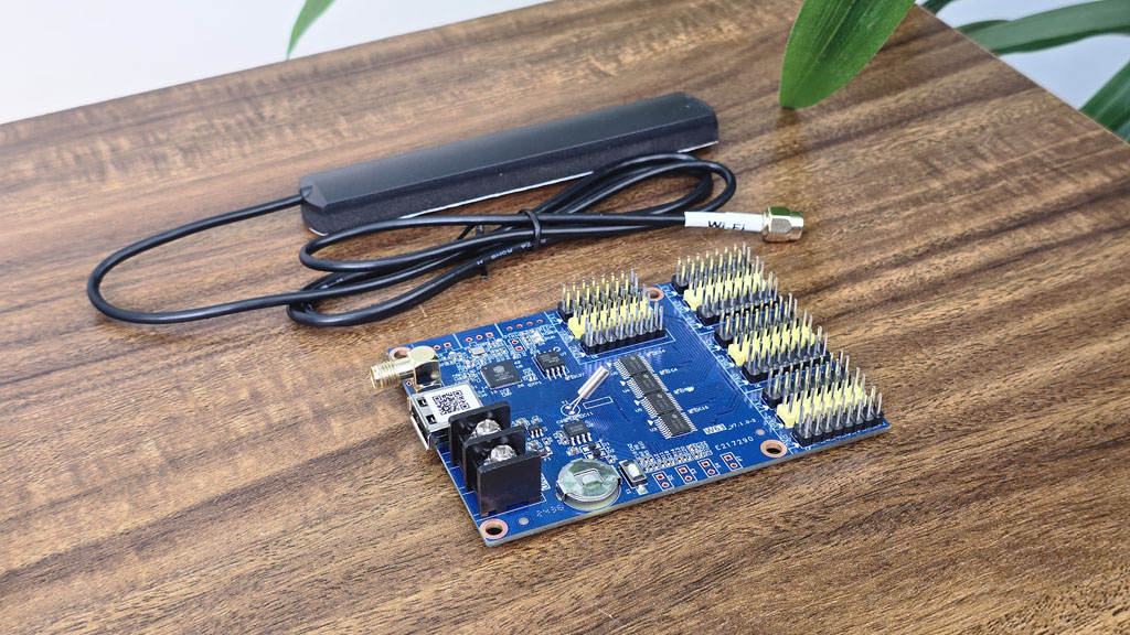 Mạch điều khiển LED ma trận HD-W63-Wifi và phụ kiện đi kèm