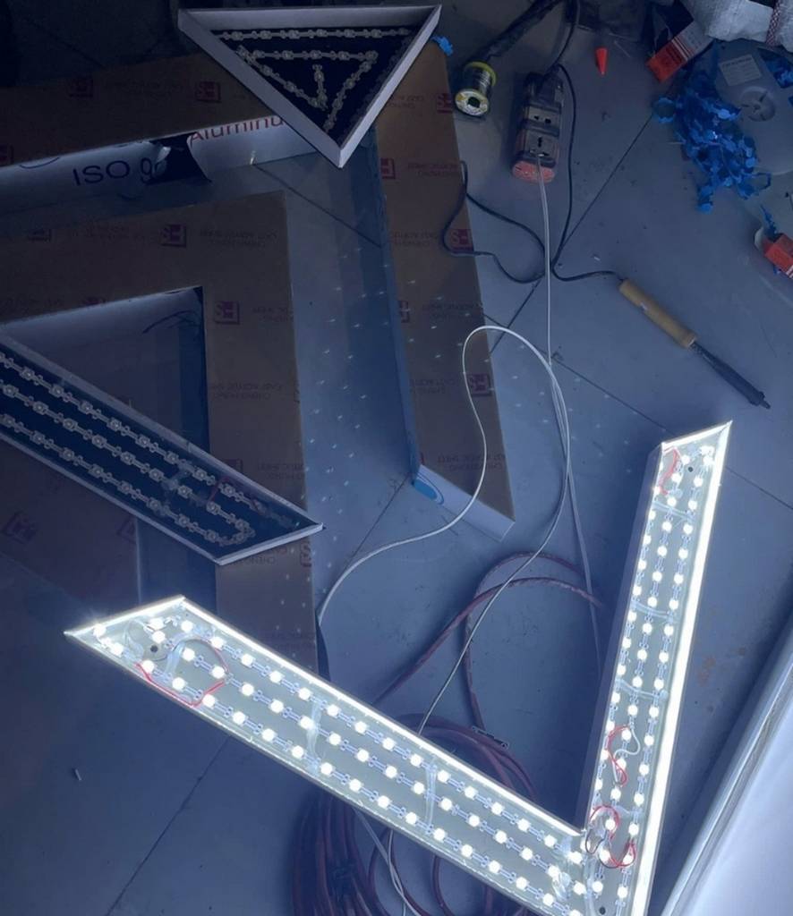 Giá sỉ Led dây dán ziczac 12V 3030 thấu kính tỏa trắng ấm ngoài trời