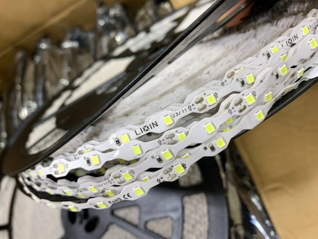 Led dây dán ziczac 12V 60 led vàng nắng 3200K LIXIN ngoài trời giá sỉ