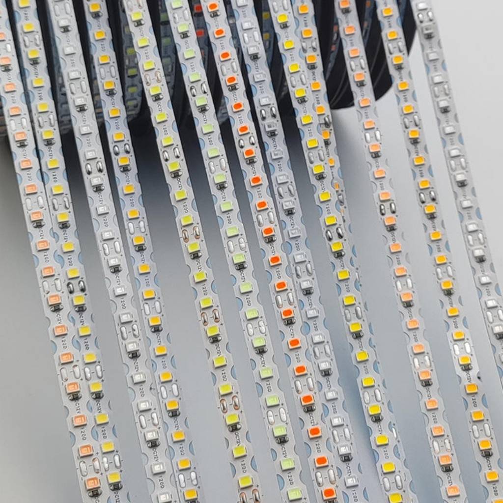 Giá sỉ Led dây dán ziczac 2835 12V 120 Led xanh lá