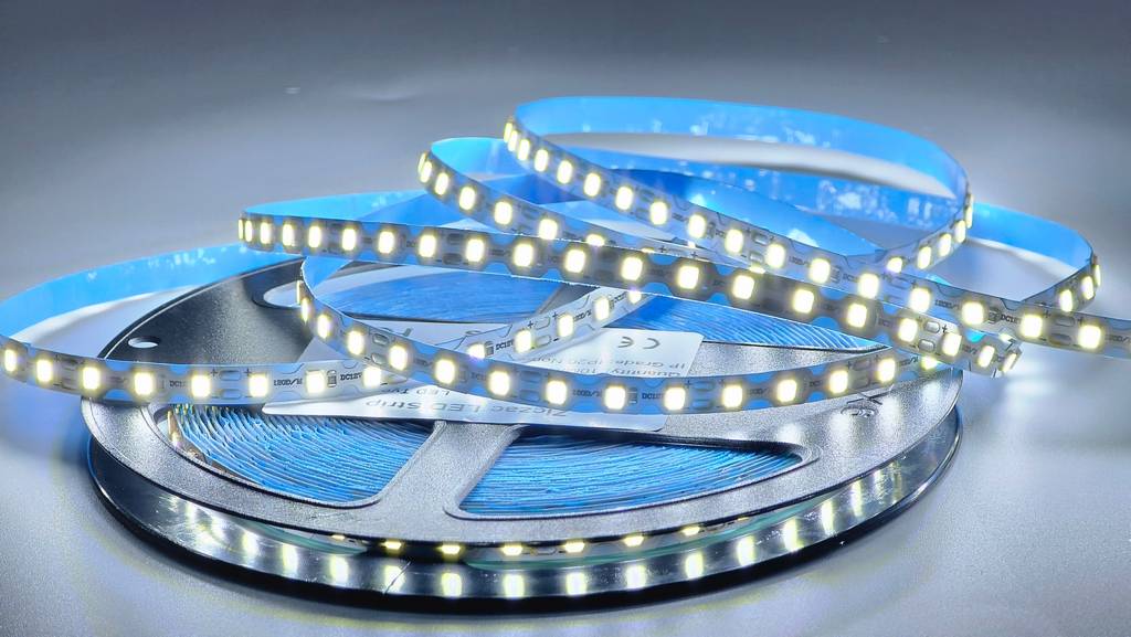 Tổng kho Led dây dán ziczac 2835 12V 120 Led trắng