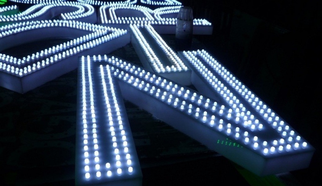 Giá sỉ Led đúc F5 5V trắng đế 9mm có main