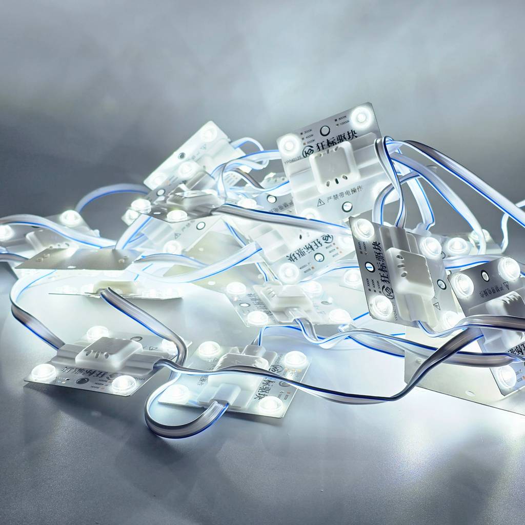 Led hắt module 4 bóng 220v trắng trong nhà giá sỉ