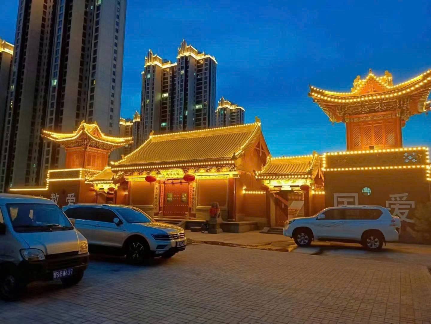 Tổng kho Led hắt module 4 bóng JIYI đế sắt vàng nắng